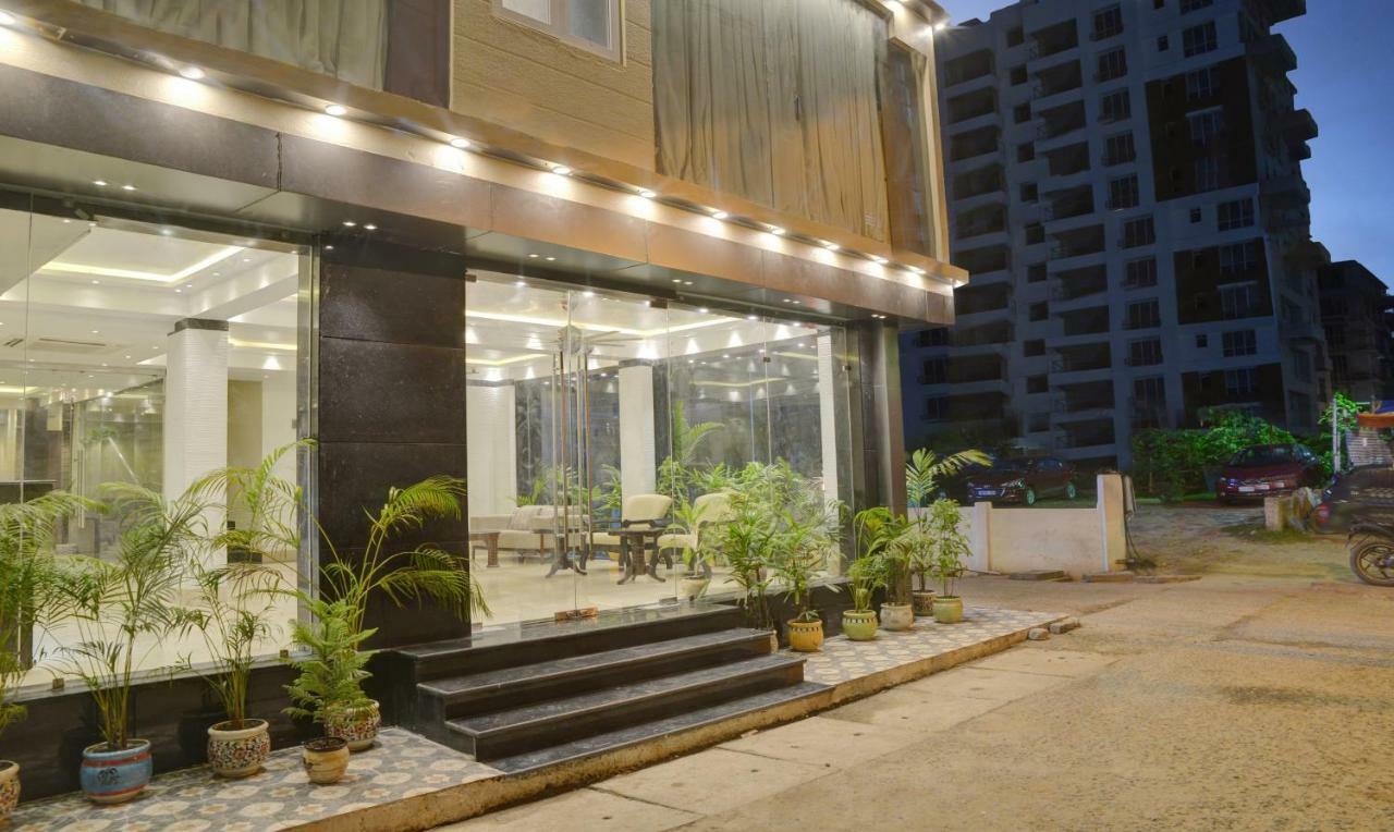 Treebo Premium The Crystal Hotel Kolkata Exterior photo